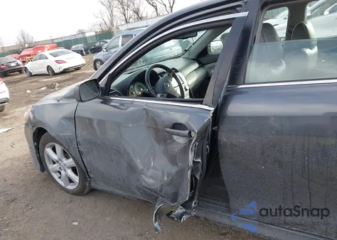 2008 Toyota Camry Se V6 z USA, uszkodzony, nr VIN 4T1BK46K08U069144